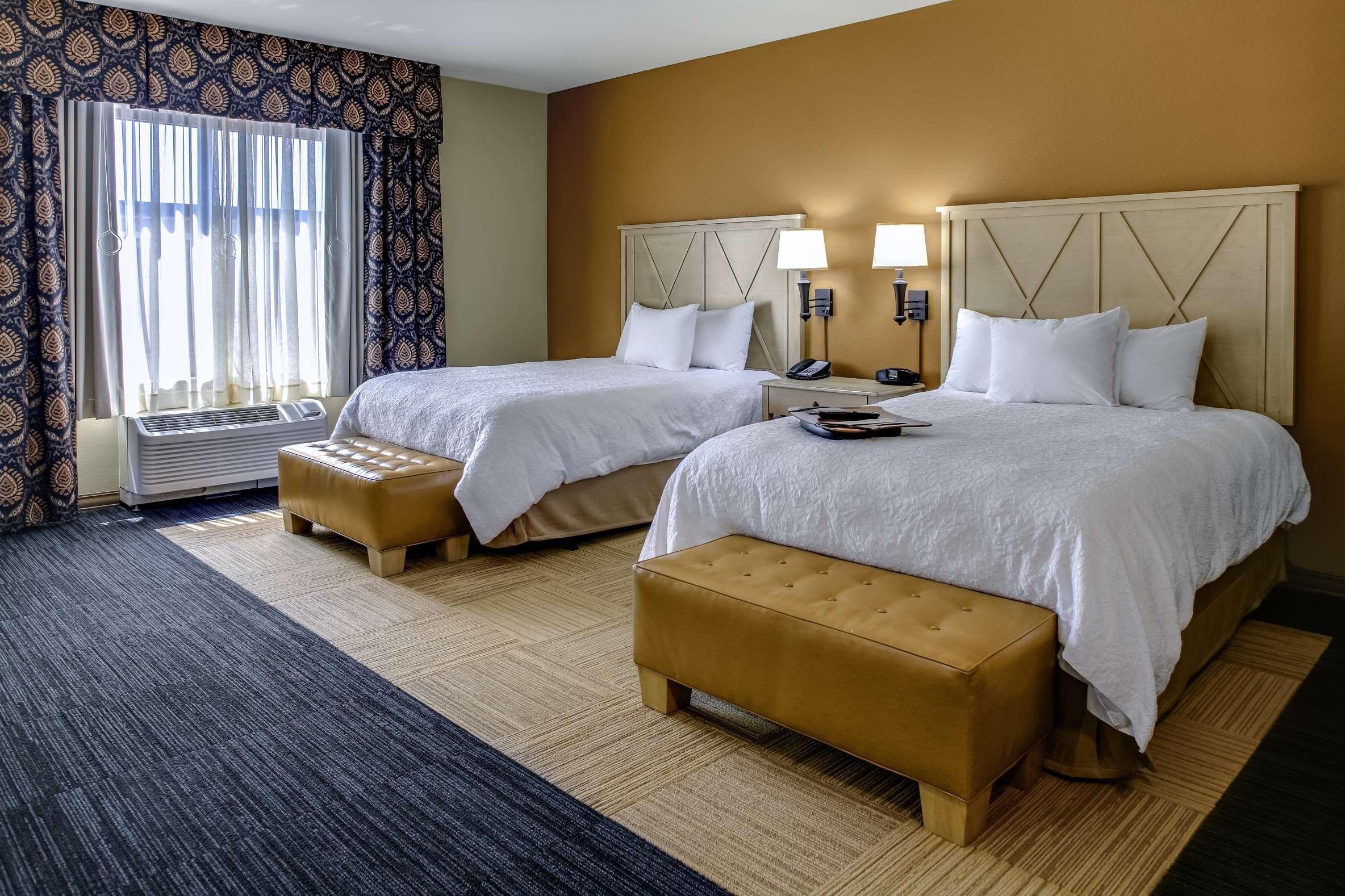Hampton Inn & Suites Dodge City Boot Hill Casino Exteriör bild