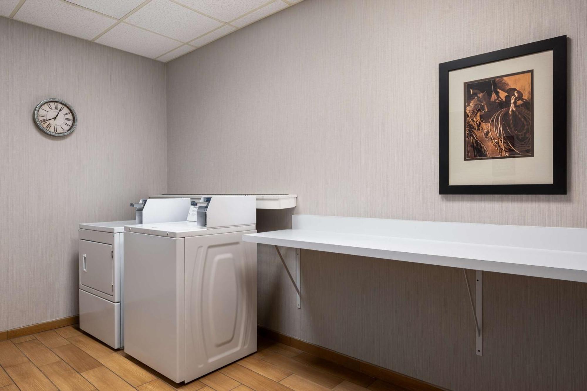 Hampton Inn & Suites Dodge City Boot Hill Casino Exteriör bild