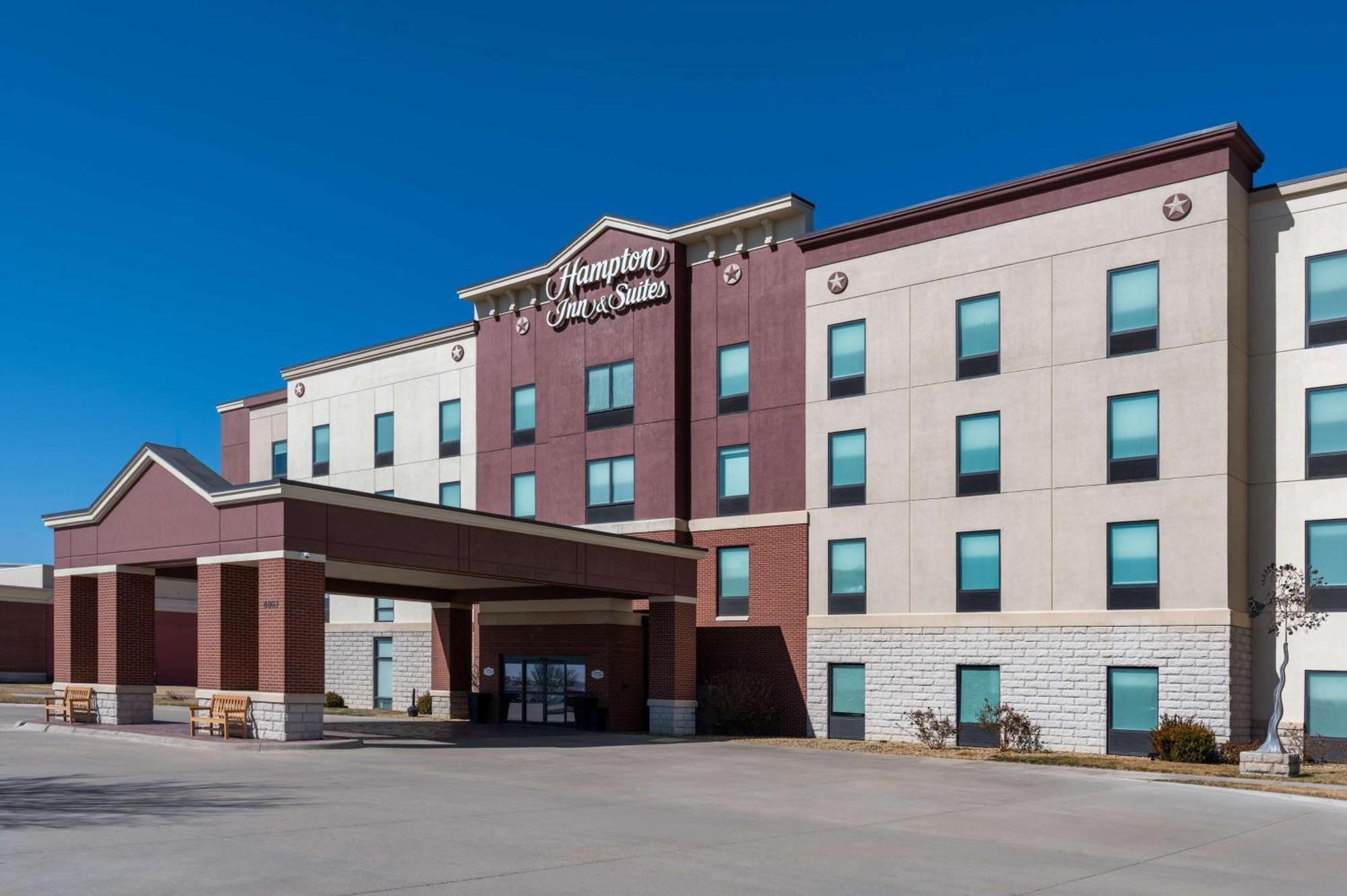 Hampton Inn & Suites Dodge City Boot Hill Casino Exteriör bild